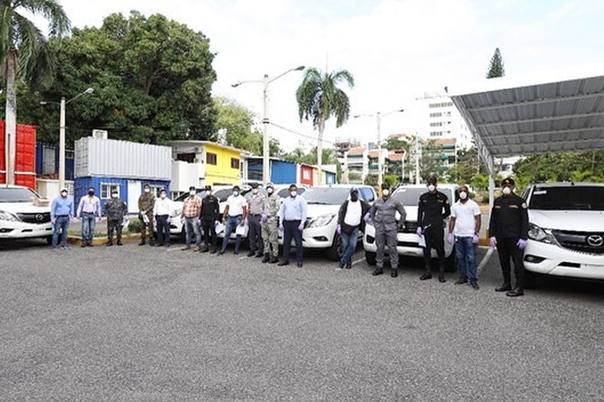 Equipo INAIPI que distribuye los alimentos a las Estancias infantiles